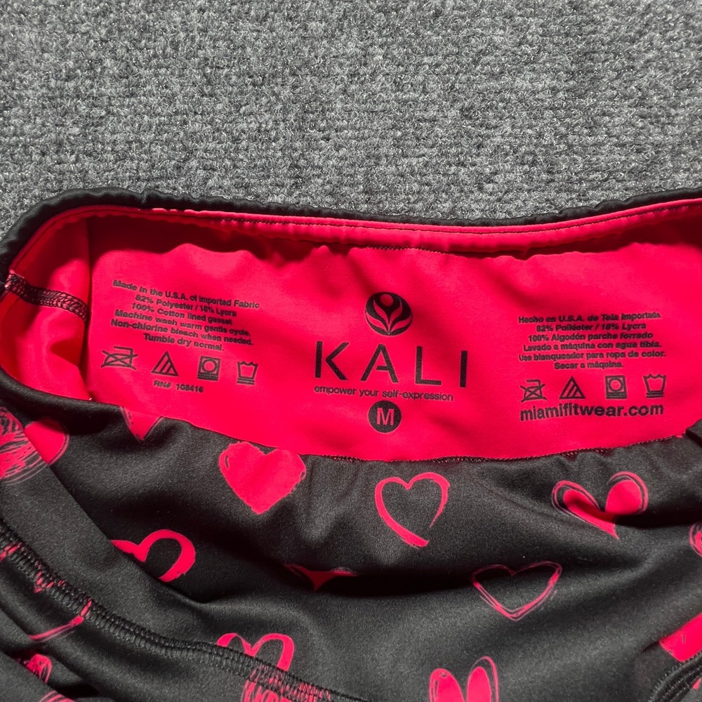 Kali Miami Fitwear Womens Black Pink Heart Print Capri Leggings Size Medium - Picture 5 of 7